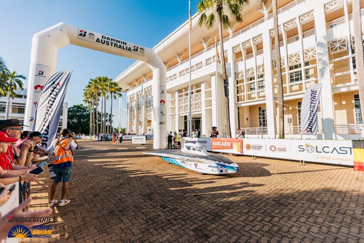 Studenții UTCN, la cel mai mare concurs solar din lume. Traversează deșertul cu mașina inovată de ei