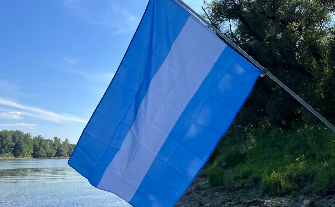 Și-a făcut propria țară. Are 400 de cetățeni, steag și Constituție și e aproape de România