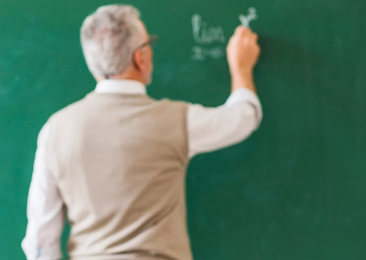 Peste 14.000 de posturi de profesori vor fi desființate. Cum este justificată decizia în nota de fundamentare a hotărârii