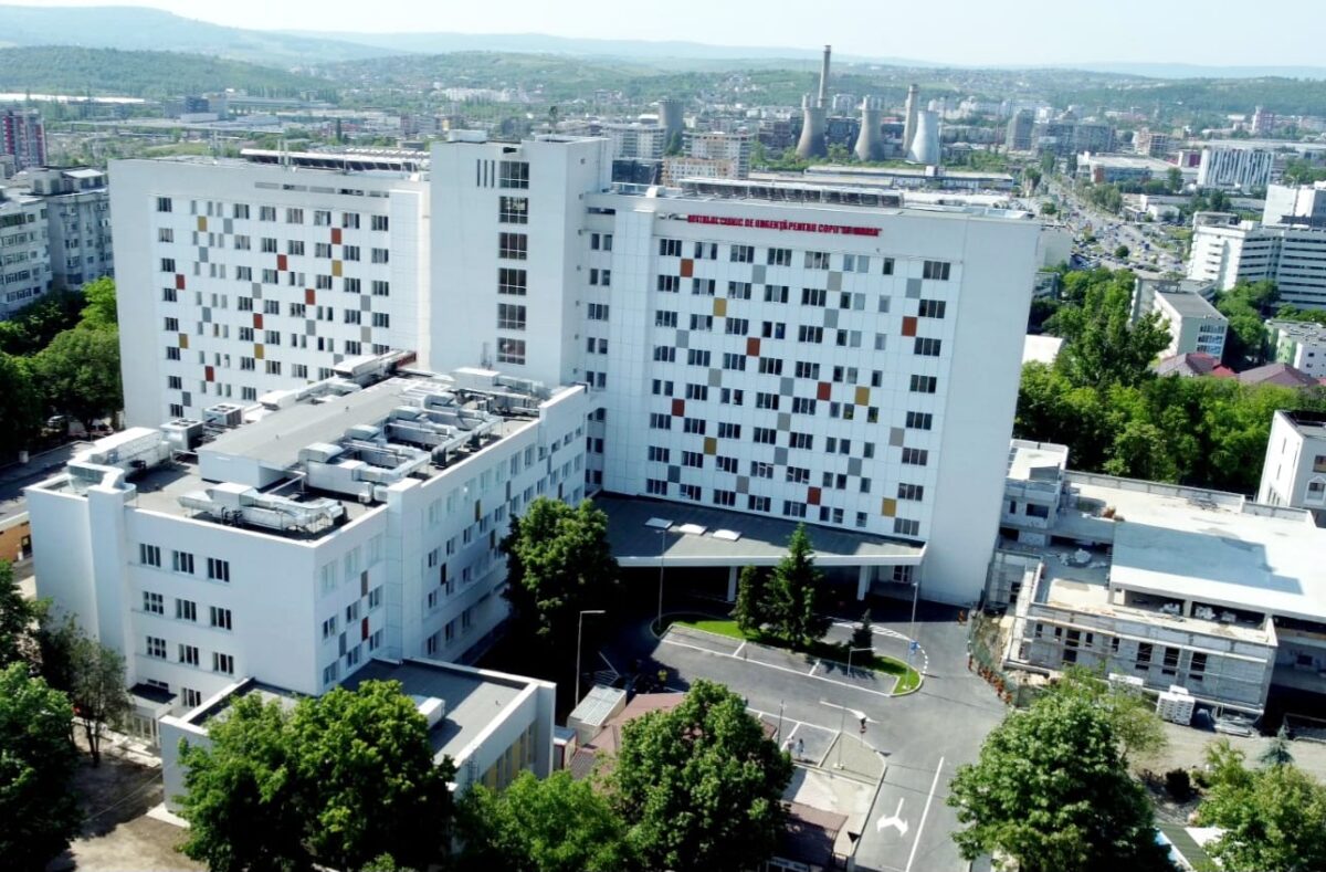 Demitere la spitalul morții din Iași, unde au murit șapte copii