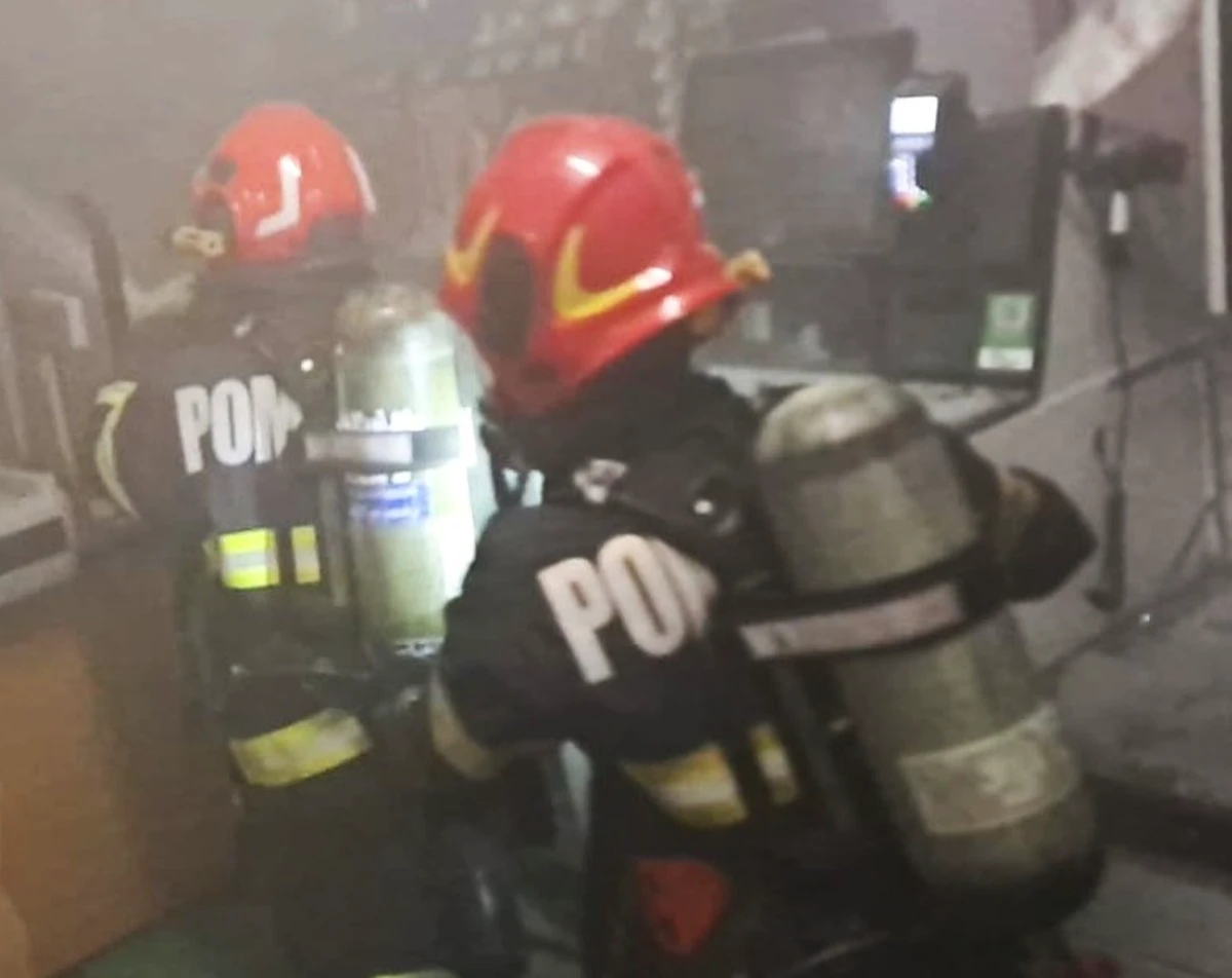Explozie în Focșani. Bloc evacuat, pompierii acționează pe toată linia