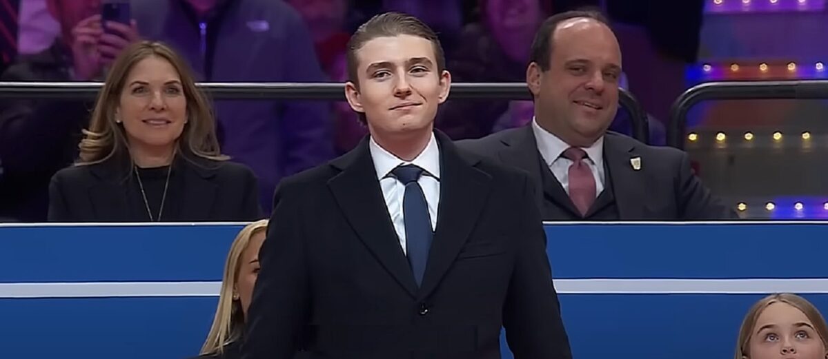 Locul complet neobișnuit în care își scoate iubita în oraș Barron Trump