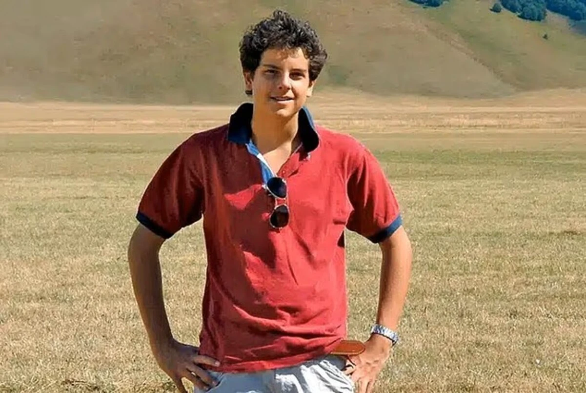 Vaticanul a decis: un băiat mort la 15 ani devine azi sfânt. Sunt și multe controverse