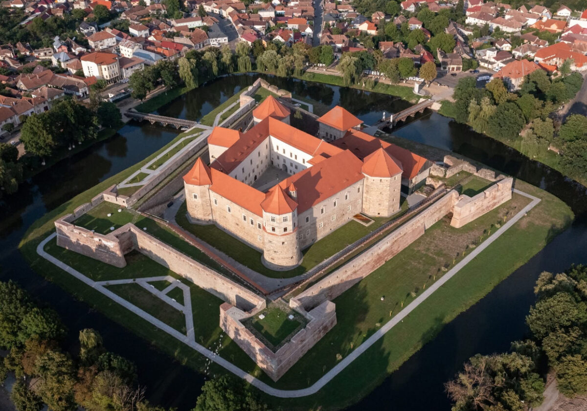 Misterul tunelului de sub Cetatea Făgărașului. Ce s-a descoperit și unde duce