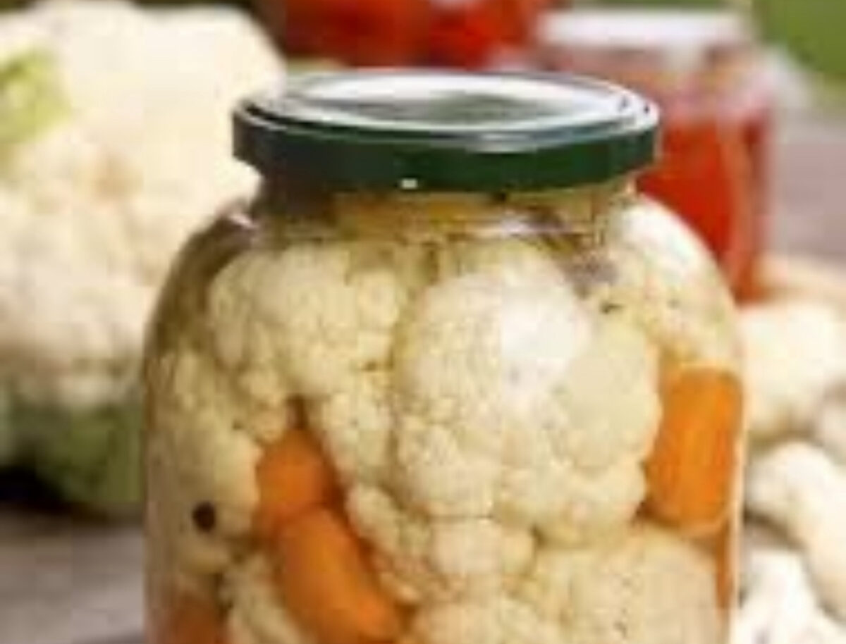 Rețetă simplă de conopidă murată. Ingredientul care îi dă un gust aparte