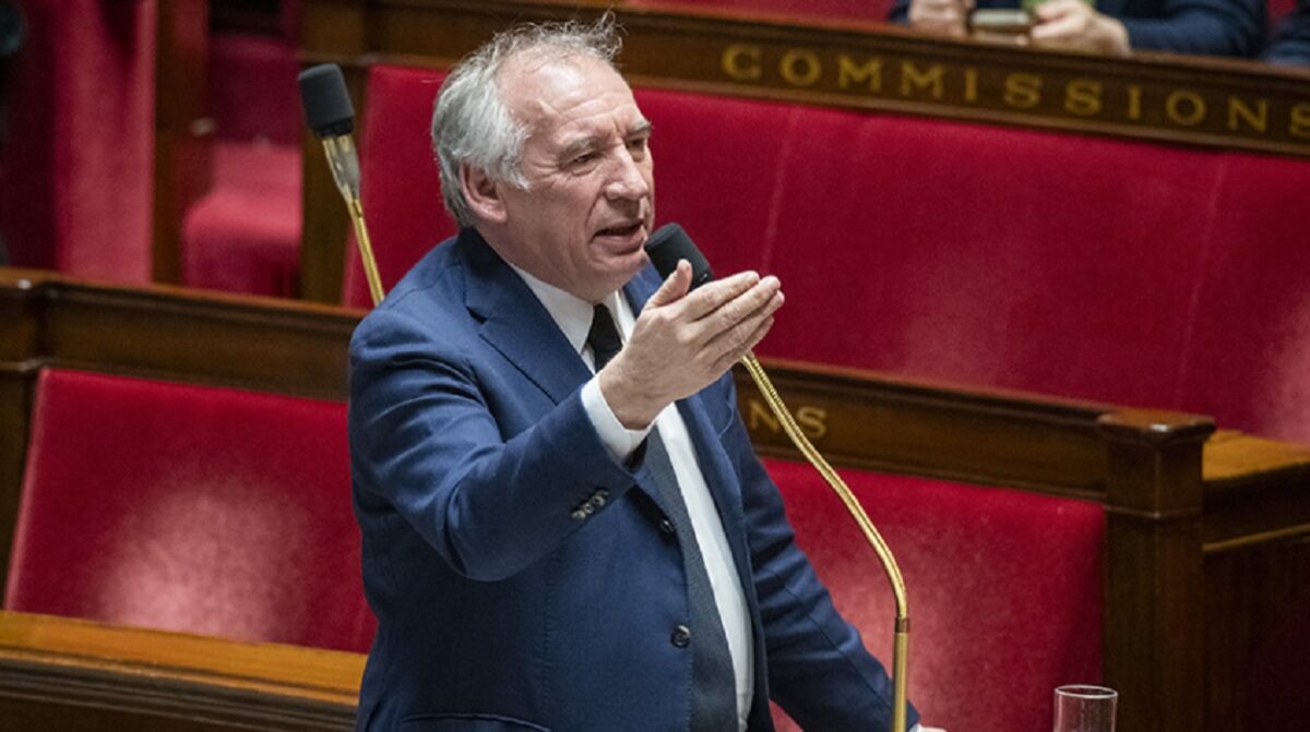 François Bayrou, „dezamăgit”, dar „ușurat” în ziua votului de neîncredere. Live Text