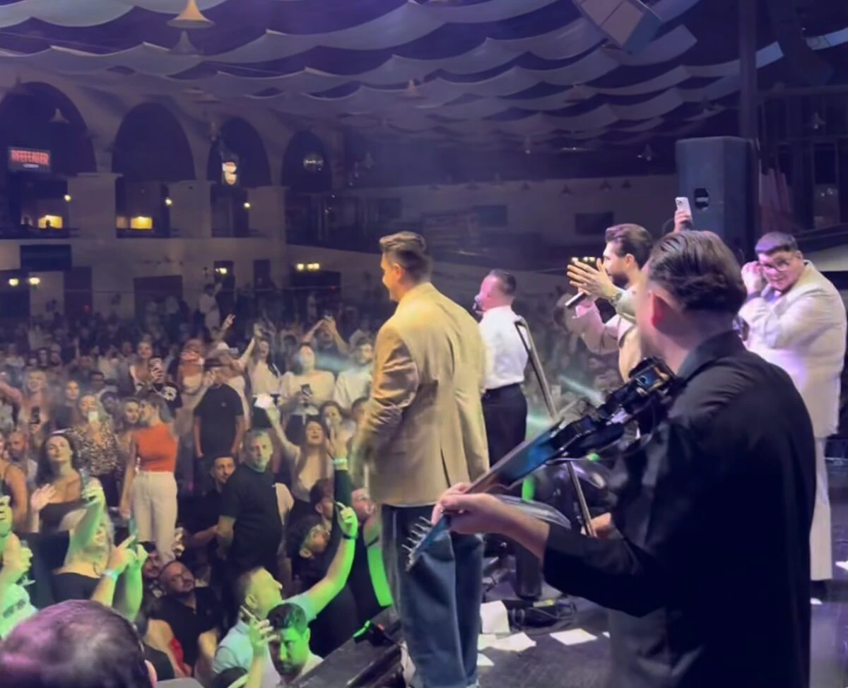 Adi Minune, petrecere grandioasă de ziua lui. Unde s-a serbat solistul și cu cine