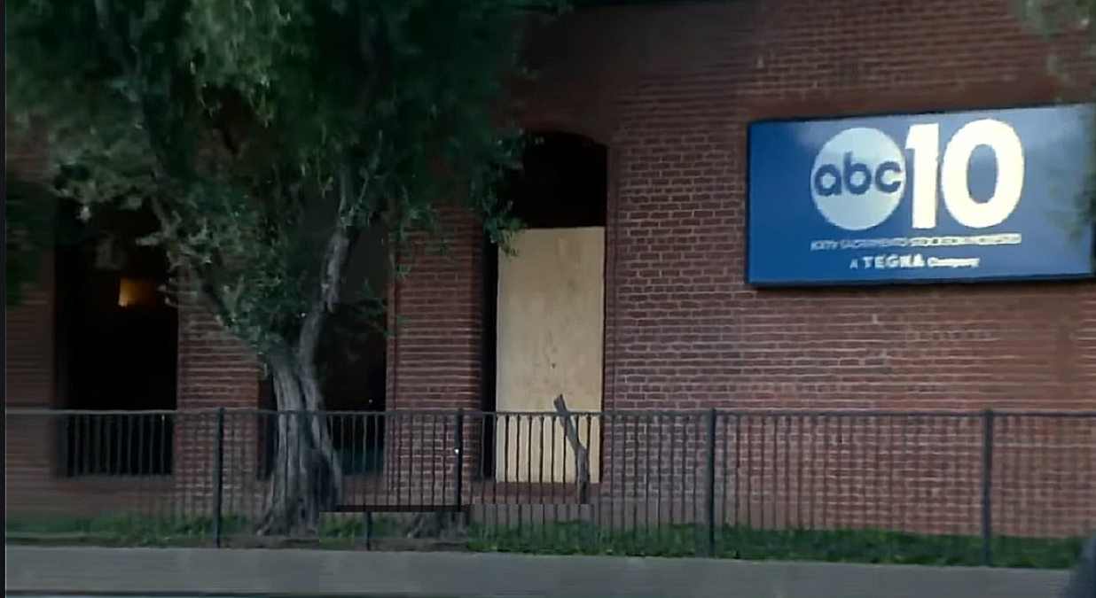 Focuri de armă și bilete anti-Trump, în California