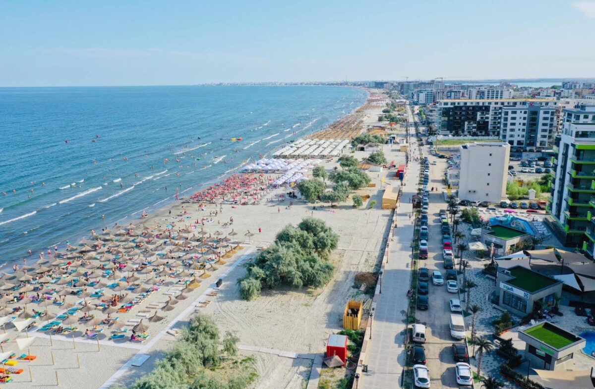 Britanicii au descoperit „Blackpool-ul României”. Hotelul lui Hagi și berea ieftină, principalele atracții