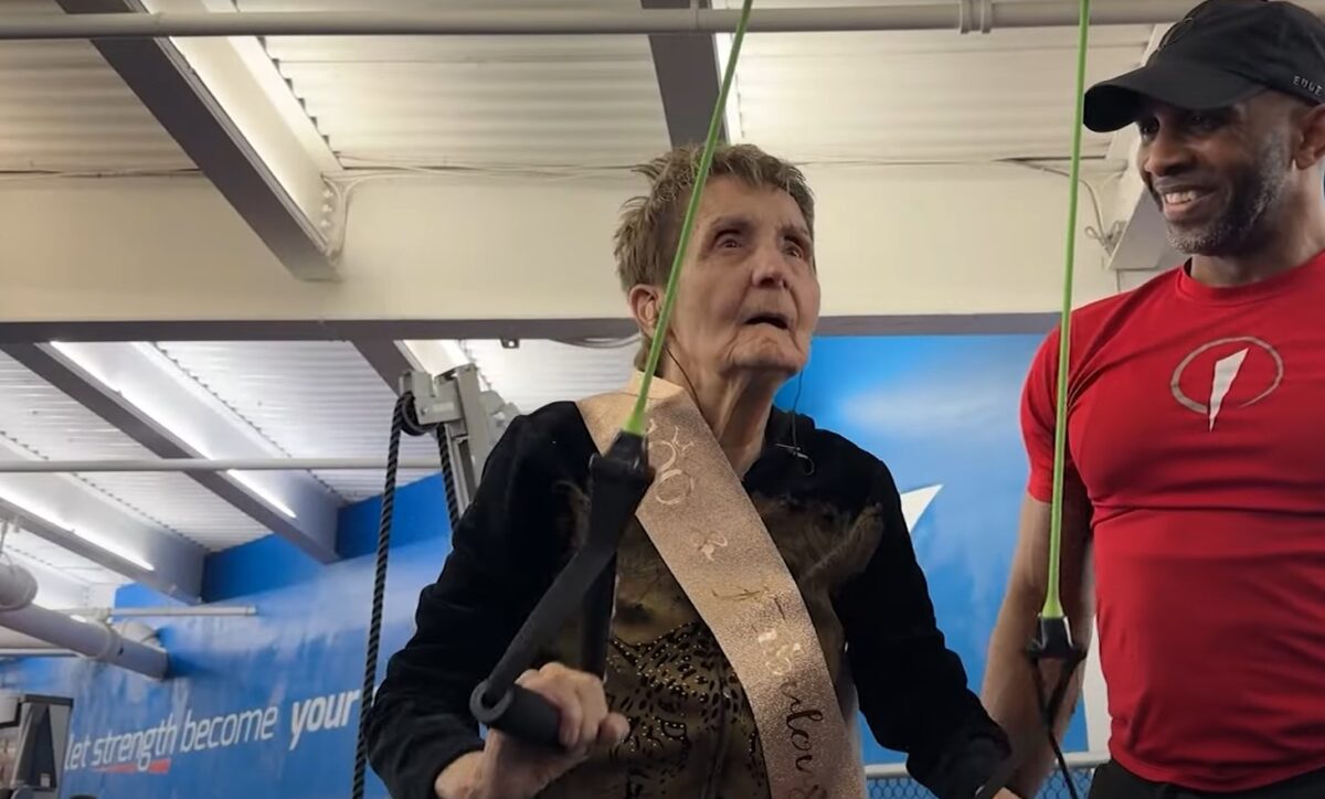 Nu mănâncă în exces, nu bea alcool, dar are un viciu. Cum se menține Mary la 100 de ani