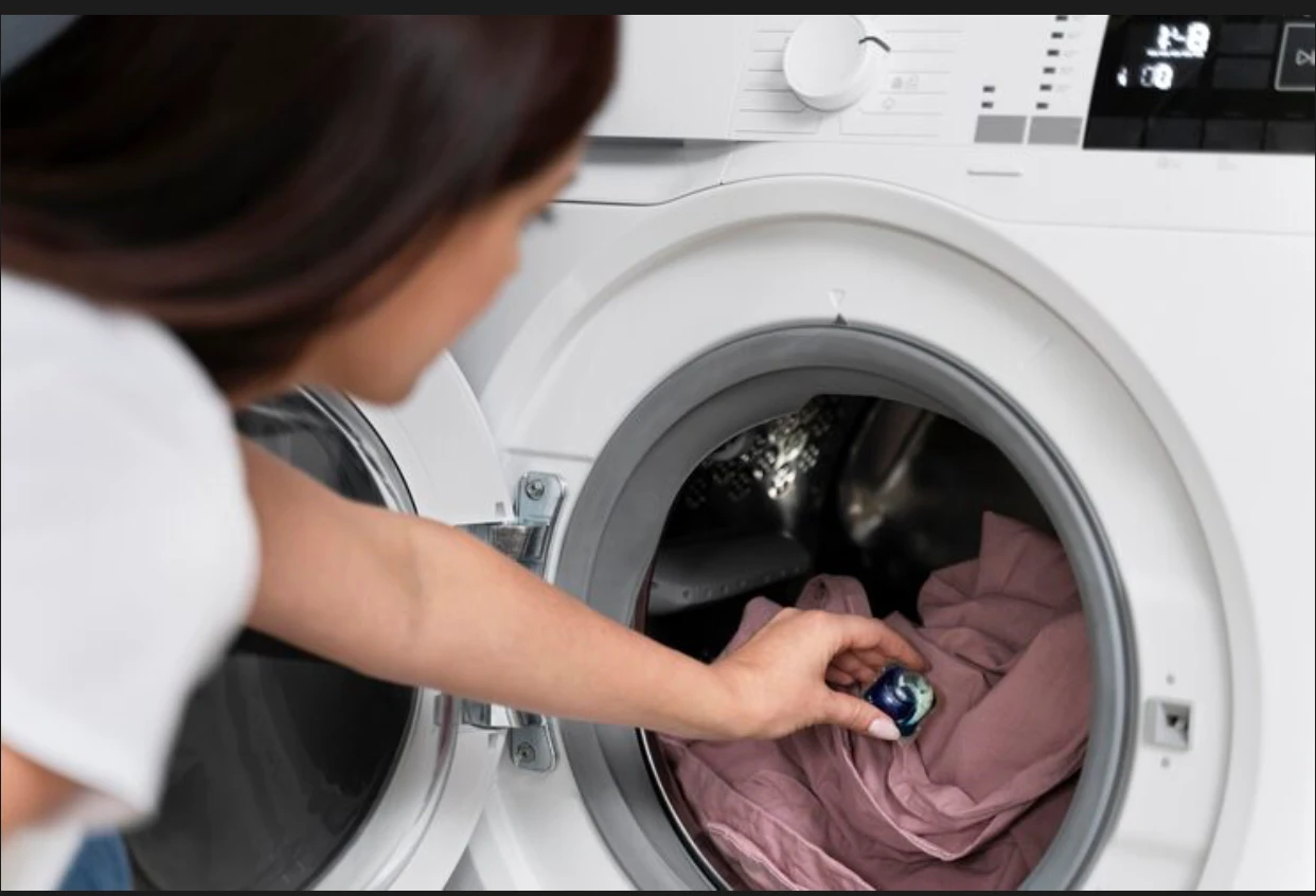 Mașina de spălat zgomotoasă: Poate vecinul să cheme Poliția? Ce spune legea