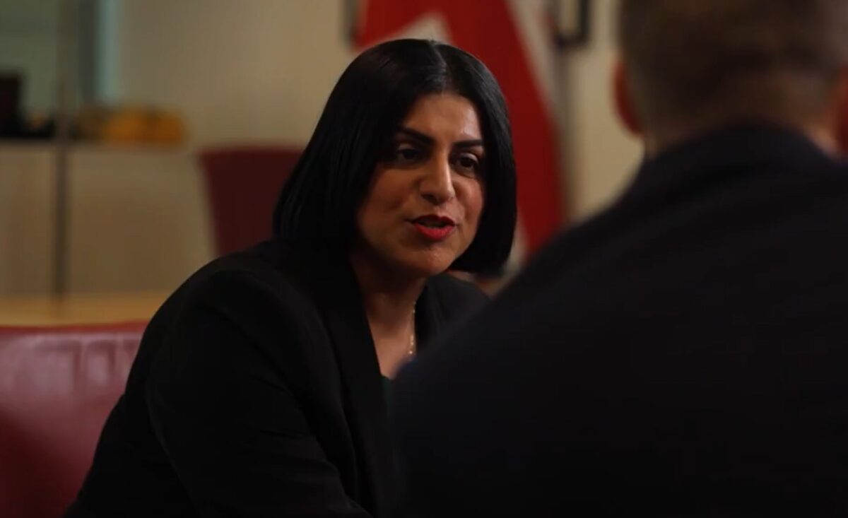 Ministrul britanic Mahmood, după zborul de expulazare al infractorilor: Promitem să îmbunătățim securitatea granițelor