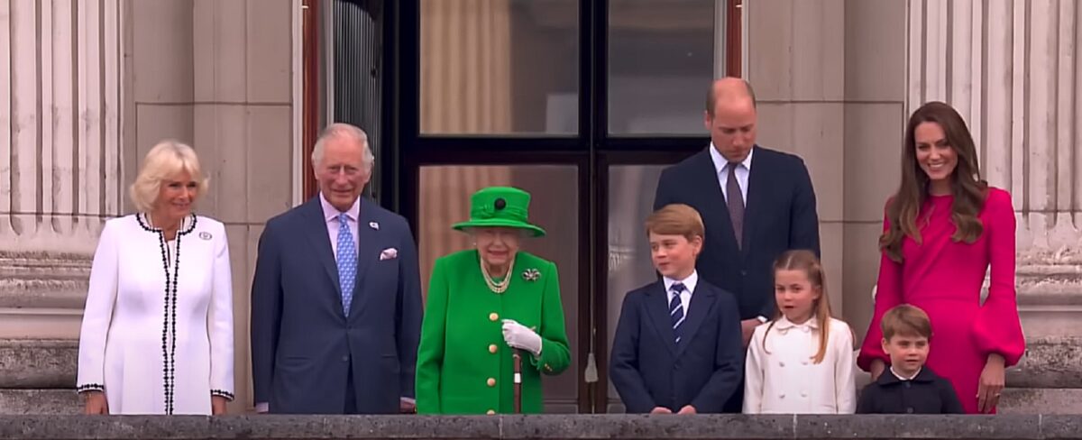 Secrete din culise, într-o carte despre regalitate. Anecdote și controverse