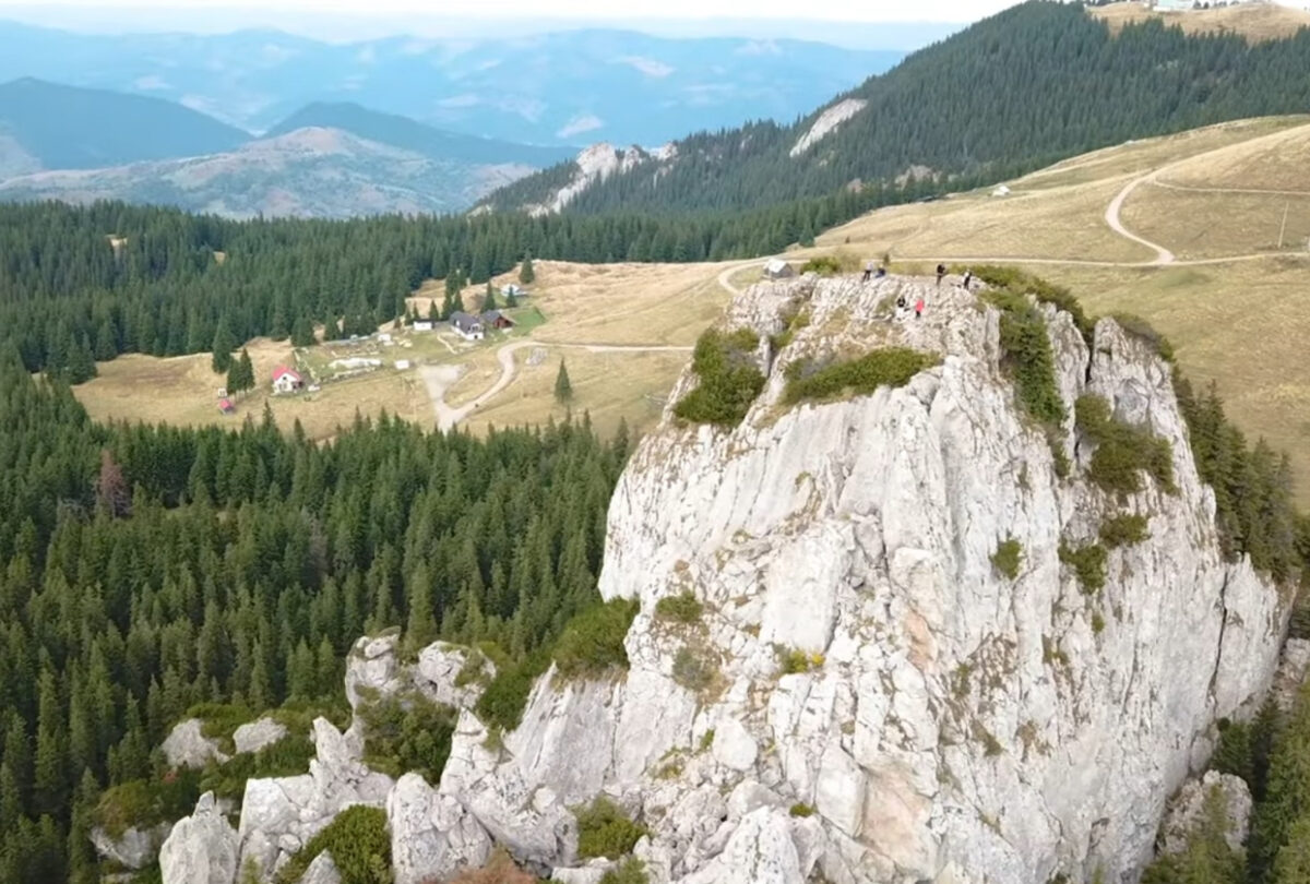 Legenda mai puțin cunoscută a stâncilor din inima Bucovinei. I-a fascinat pe turiștii străini