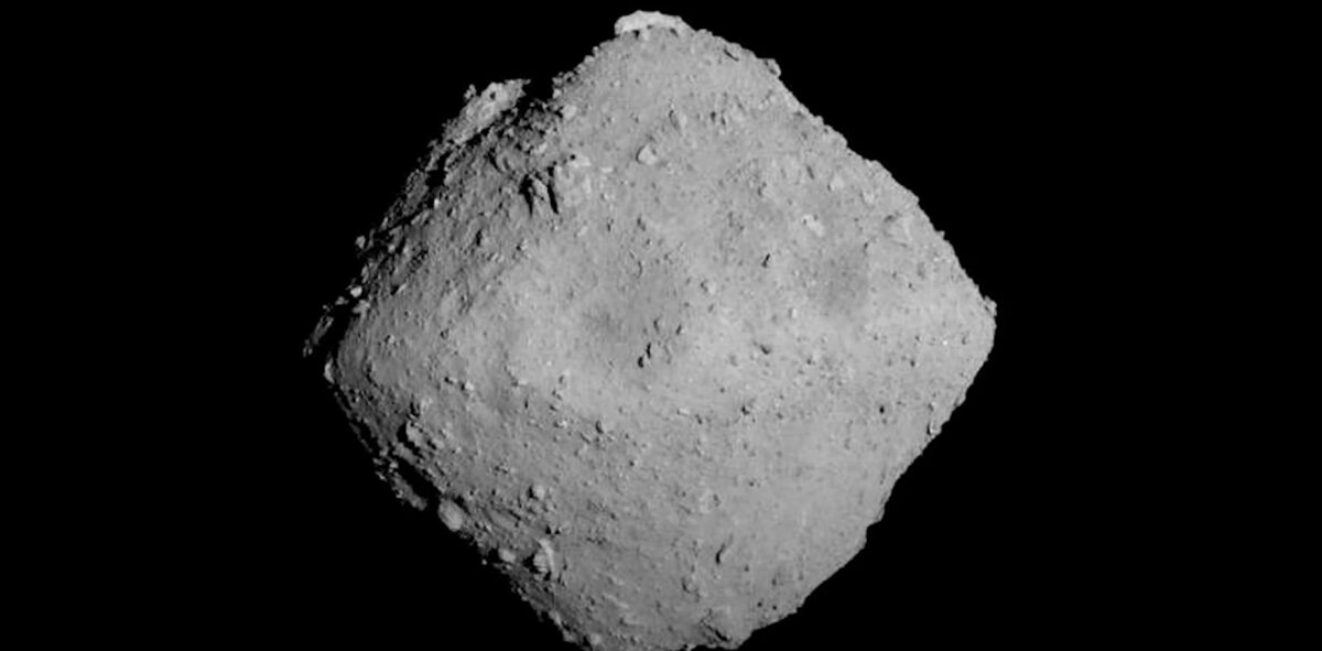 Oamenii de știință au descoperit urme de apă pe corpul care a dat naștere asteroidului Ryugu