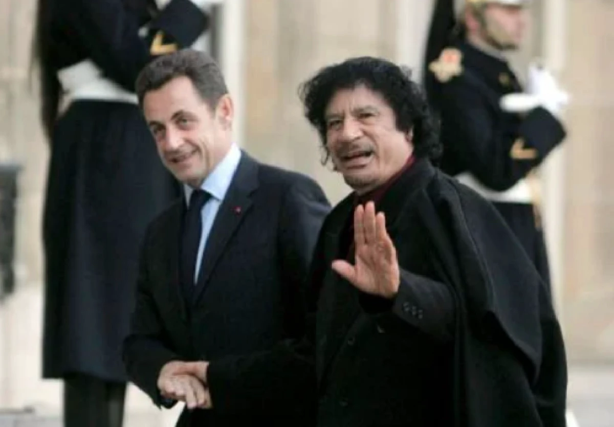 Sarkozy și Gaddafi