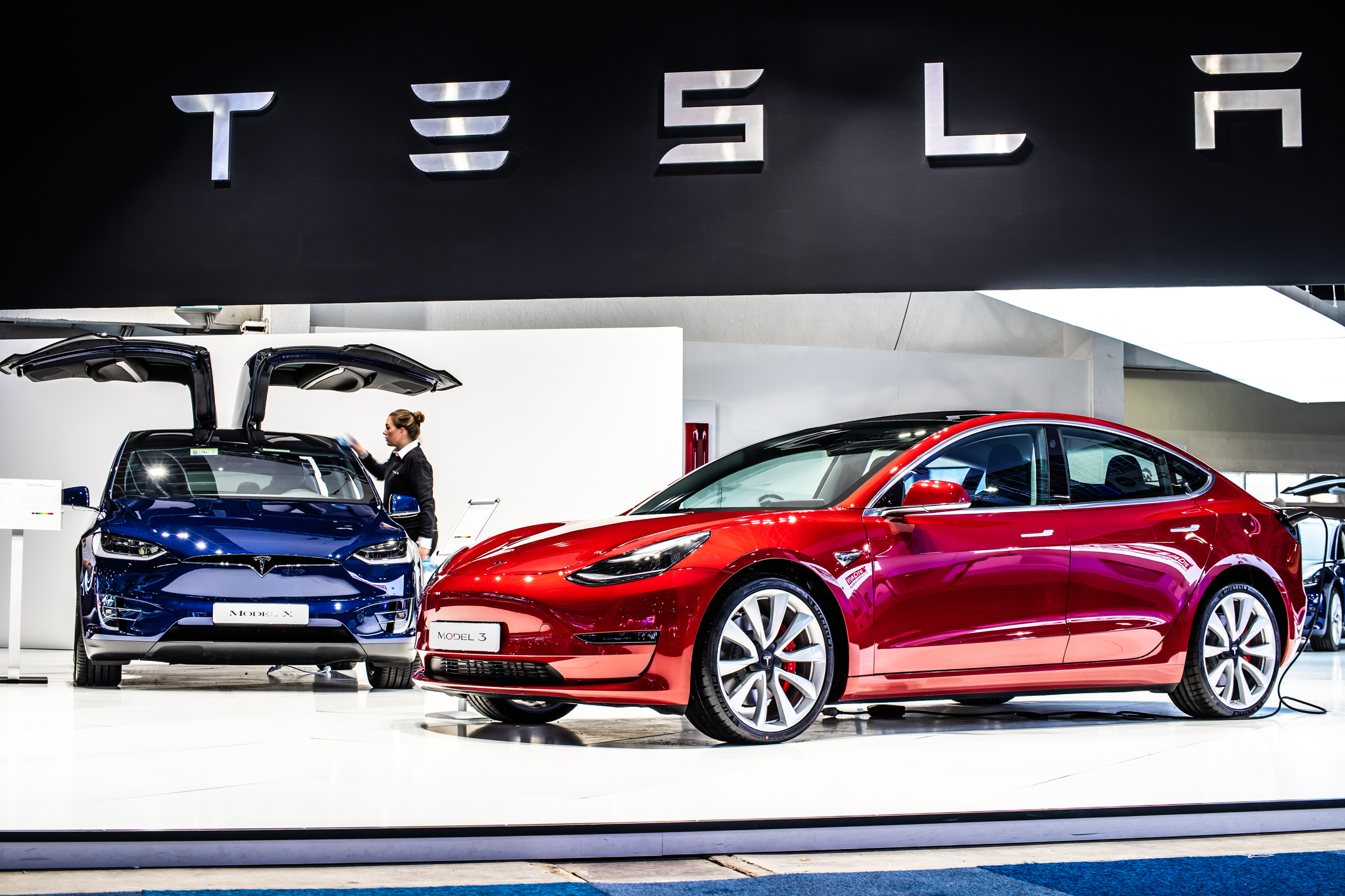 Tesla mizează pe relevanță fără să producă modele noi de mașini