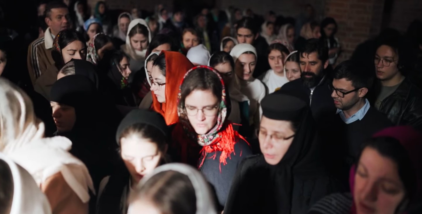 Tineri la Mănăstirea Oașa