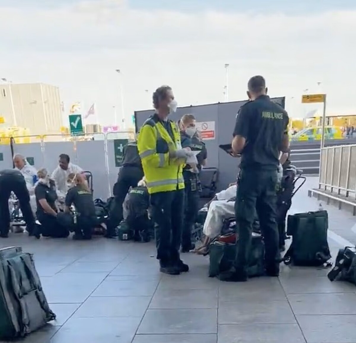 Isterie, oameni care au necesitat ajutor medical, zboruri pierdute pe aeroportul din Londra