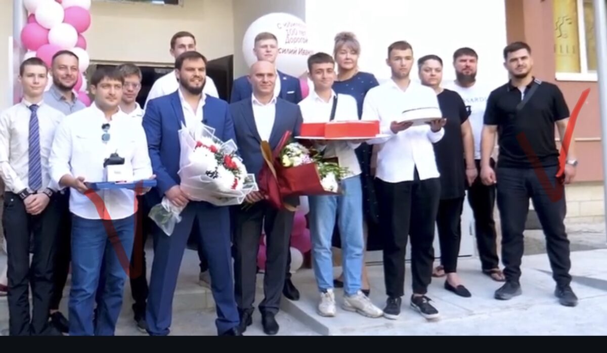 Alături de Pavel Voicu