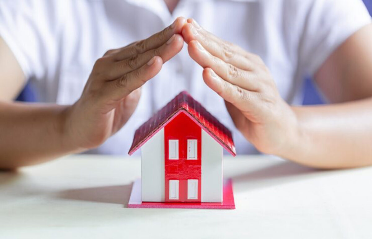 Majoritatea locuințelor din România, vulnerabile în fața dezastrelor. De ce nu vor românii să încheie polițe de asigurare