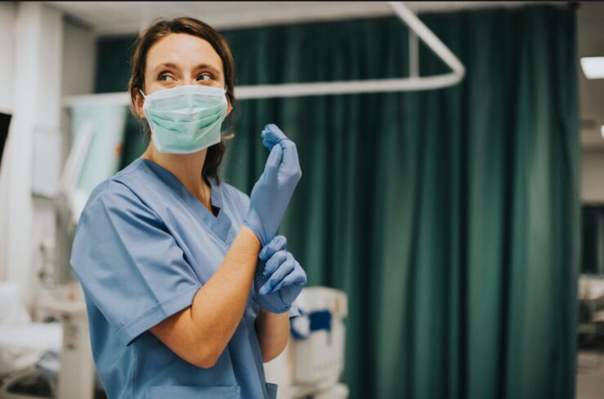 De ce pleacă medicii și asistentele. „Reușesc să își achite datoriile”