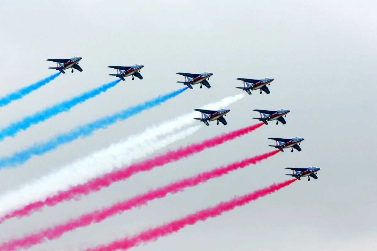 Franța introduce serviciul militar voluntar. De când s-ar putea aplica măsura