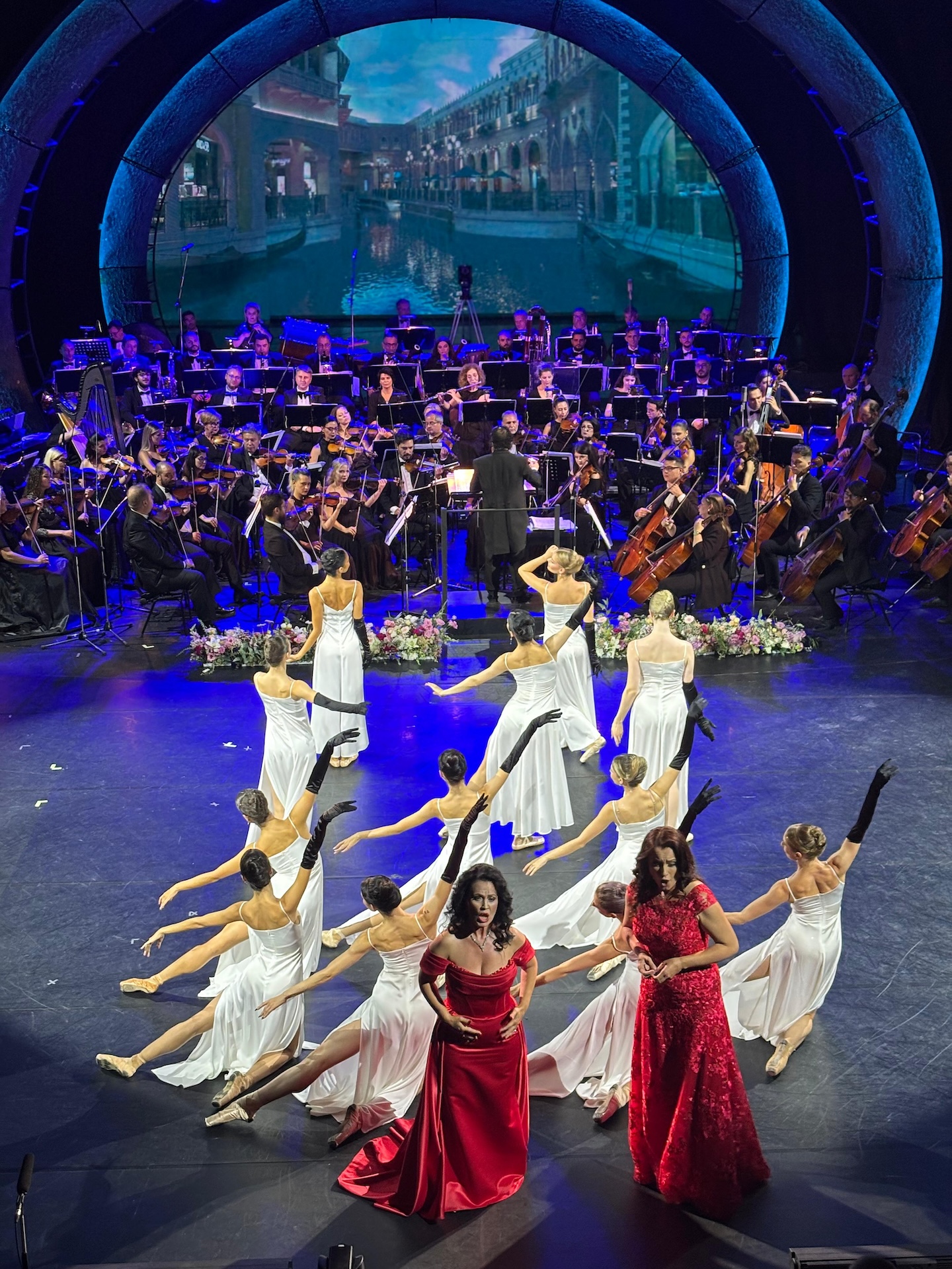 Balul MLNR - 2025. Noblețea timbrelor vocale ale sopranei Anita Hartig și mezzosoprana Maria Miron-Sîrbu