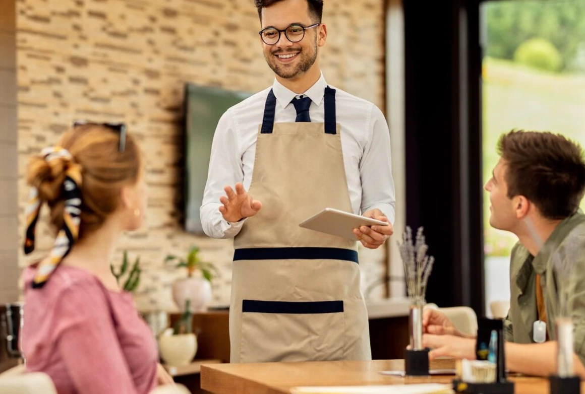 Ieșirile în oraș, un lux pentru români. Cât a ajuns să coste o sticlă de Pepsi în restaurante