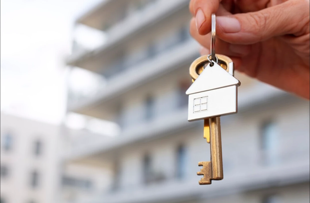 Închirierea în regim hotelier, riscantă. Mulți proprietari se plâng de pagubele produse de clienți