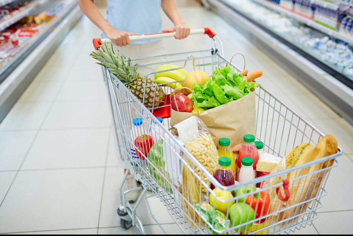 Strategiile viclene din supermarketuri. Cum ajungi să cumperi și ce nu îți propui