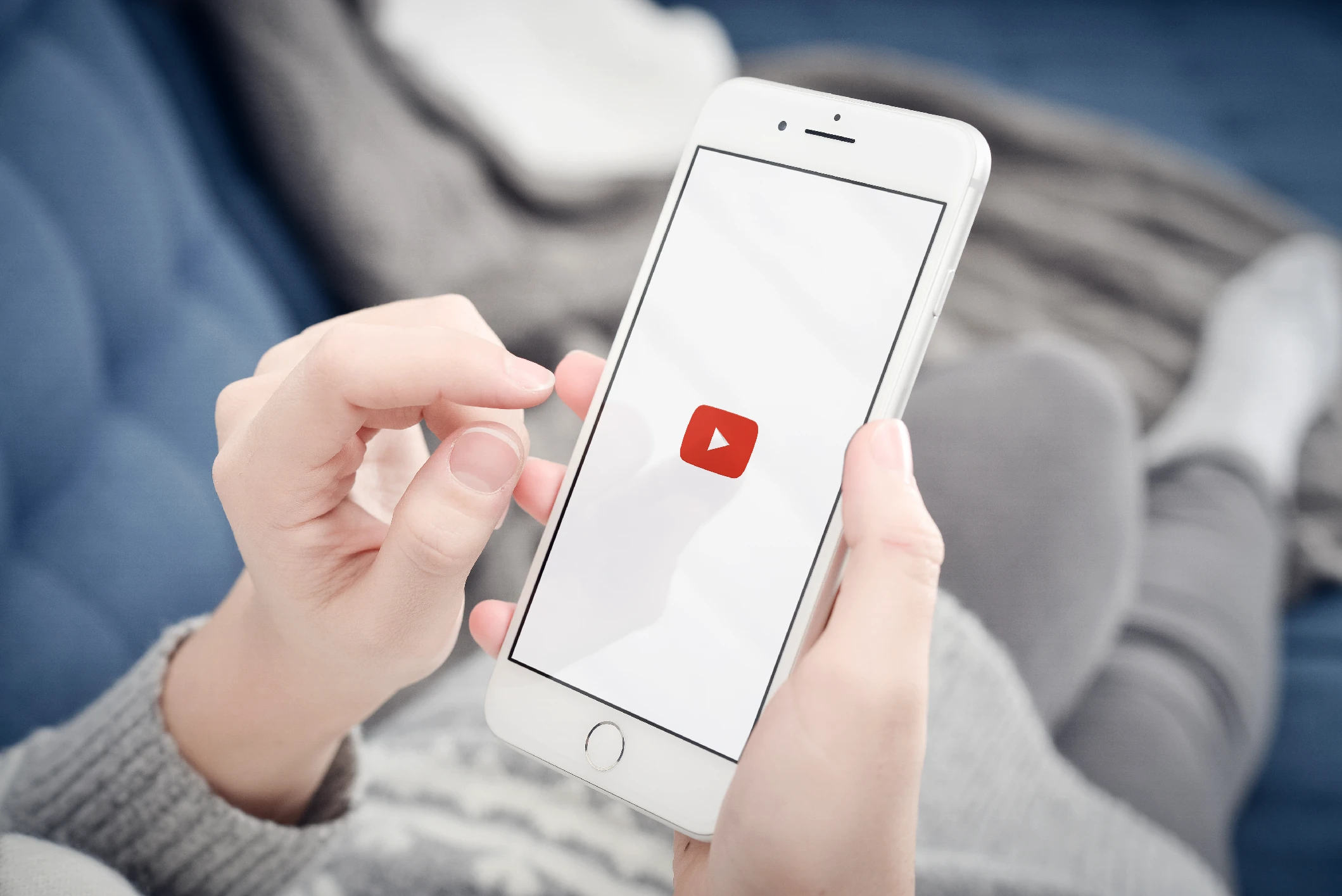 Greșeli comune care scurtează viața bateriei la iPhone. Cum le eviți