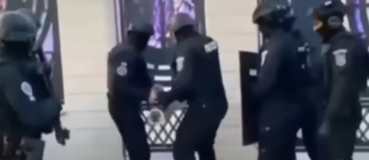 Polițiștii SICE au efectuat percheziții în București și Ploiești într-un dosar de înșelăciune