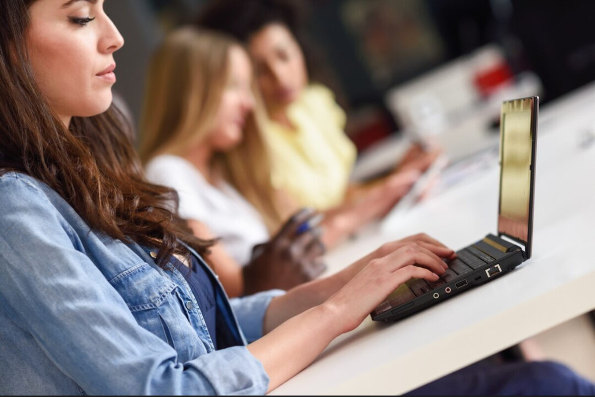 Slovacia, prima țară care introduce Bacalaureatul electronic. Rezultatele, imediat după testare