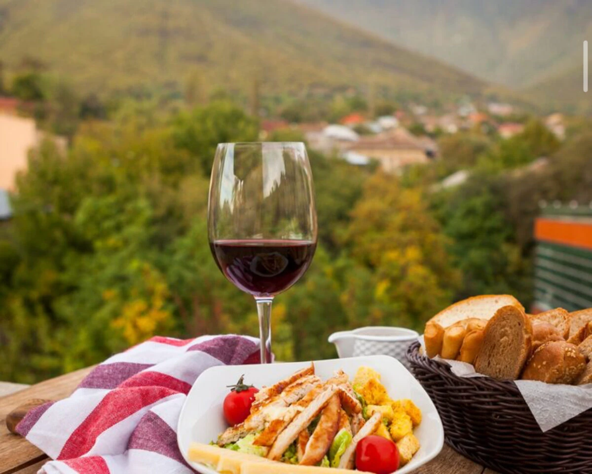 Punctele gastronomice locale câștigă teren în România. Proprietar: Sunt persoane care caută altceva față de fast-food sau restaurante