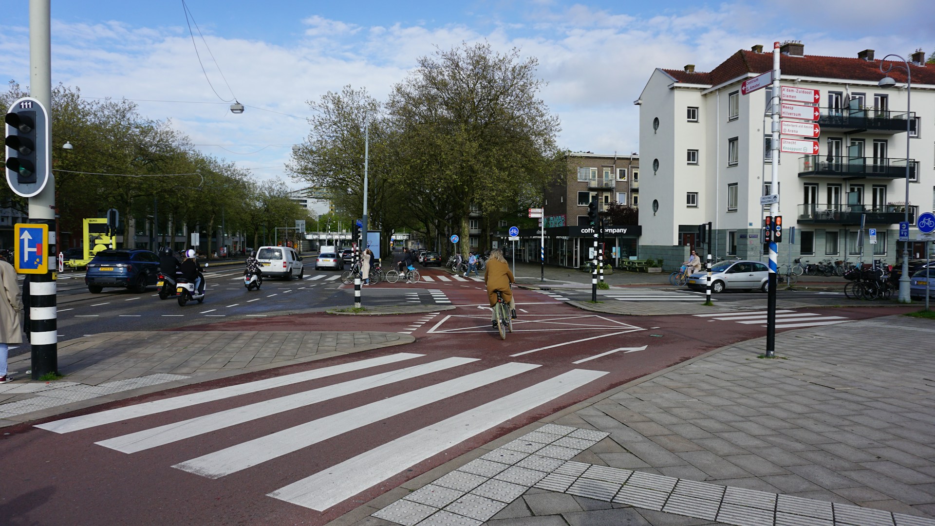 Trecerile de pietoni cu scuar dau bătăi de cap șoferilor. Care e regula