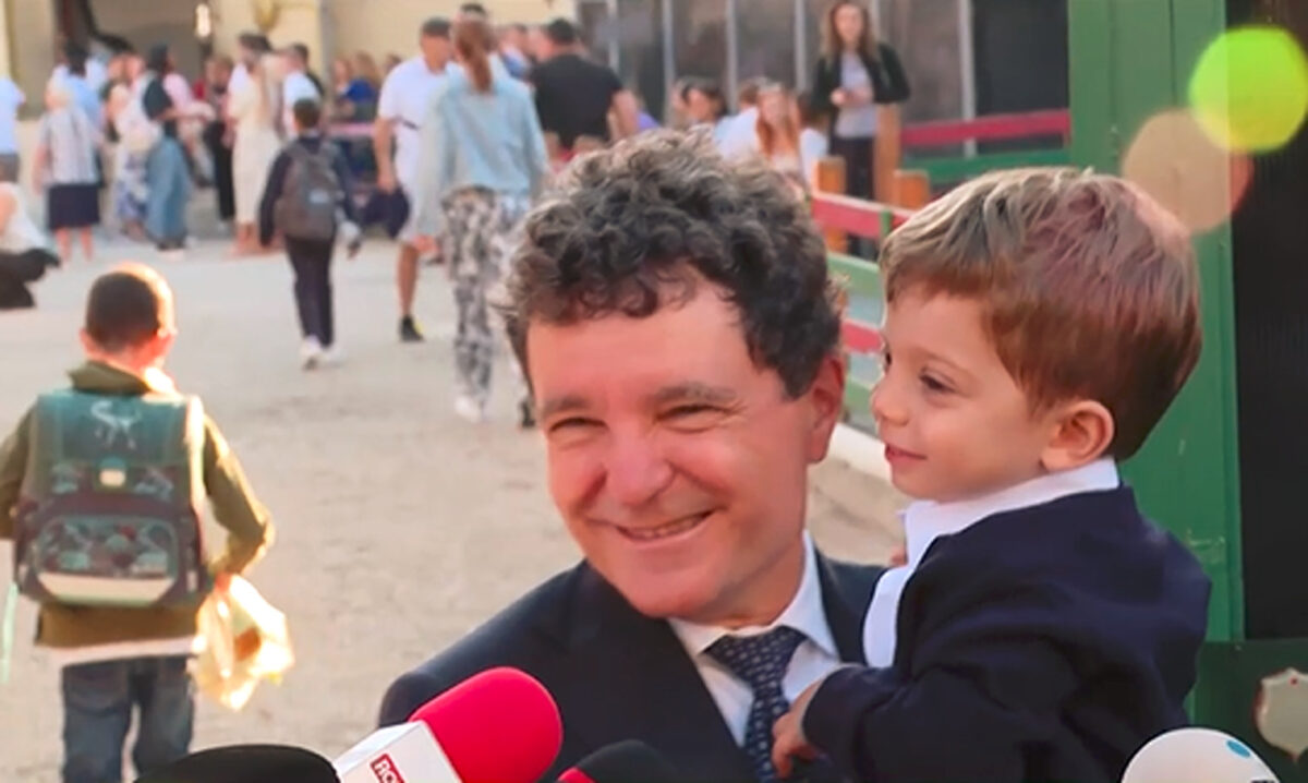 Președintele Nicușor Dan și-a dus fiica la școală, apoi se întâlnește cu sindicatele profesorilor la Cotroceni