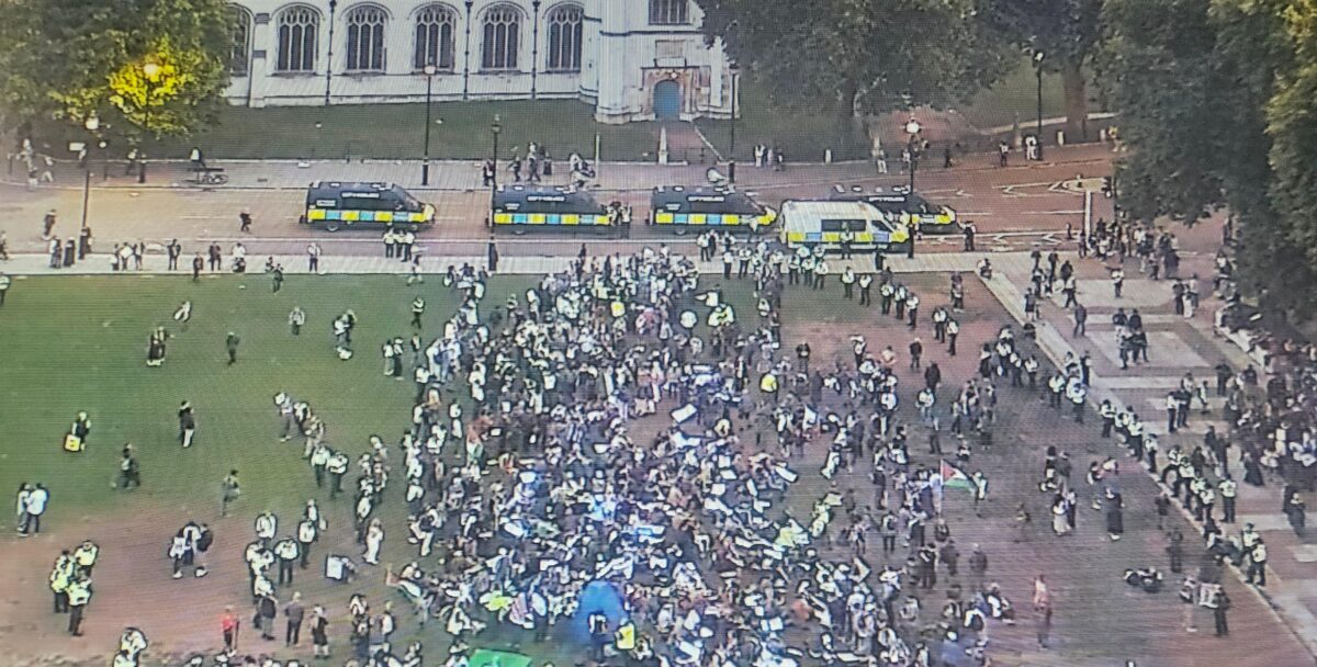 Violențe comise de protestatarii pro-alestinieni la Londra. Peste 400 de arestări