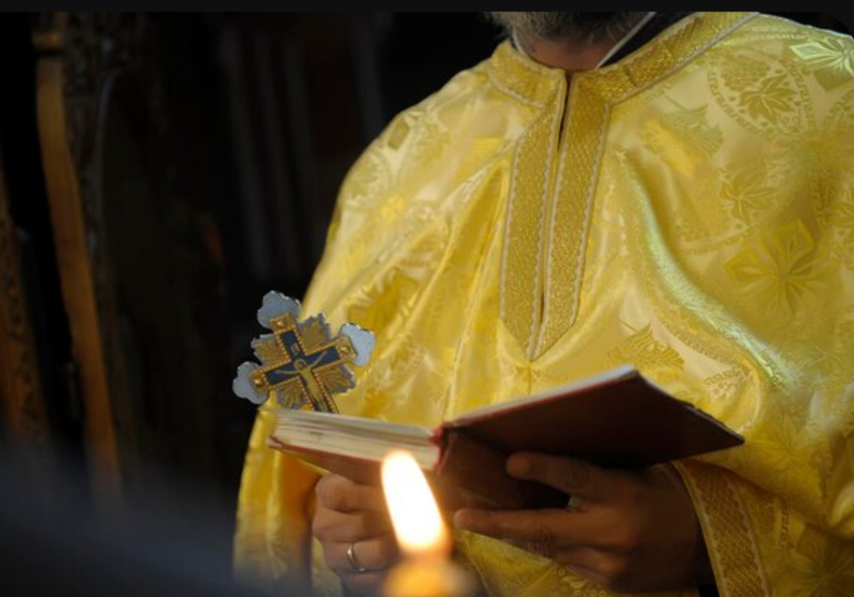 De la altar la OnlyFans. Un preot și-a făcut cont pe plaftormă. Cum își motivează gestul