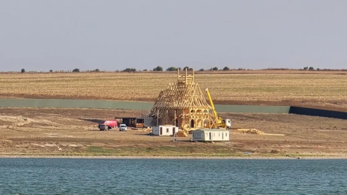 Gigi Becali, acuzat că s-a apucat să distrugă o zonă protejată din Techirghiol