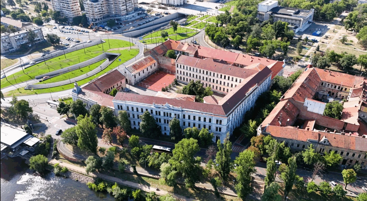 Elevii din 25 de școli din Oradea vor învăța în online sau în schimburi. Școlile, în șantiere, renovate prin PNRR