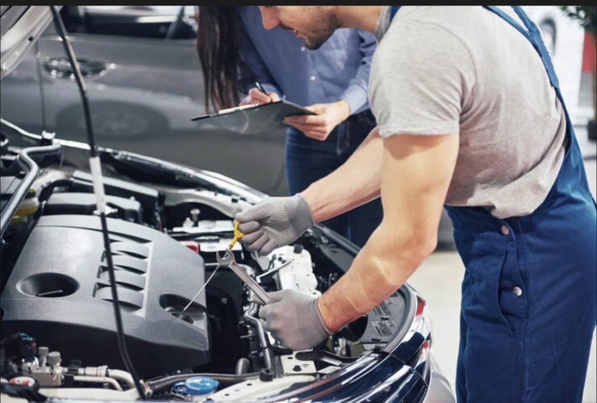 Ce îți distruge cu adevărat bateria mașinii. Explicațiile unui mecanic cu 50 de ani de experiență