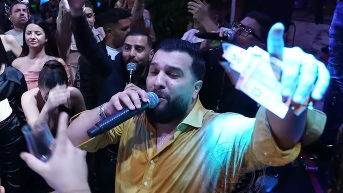 Tzancă Uraganu momente de panică. A ratat un concert din cauza avioanelor și a mașinilor electrice