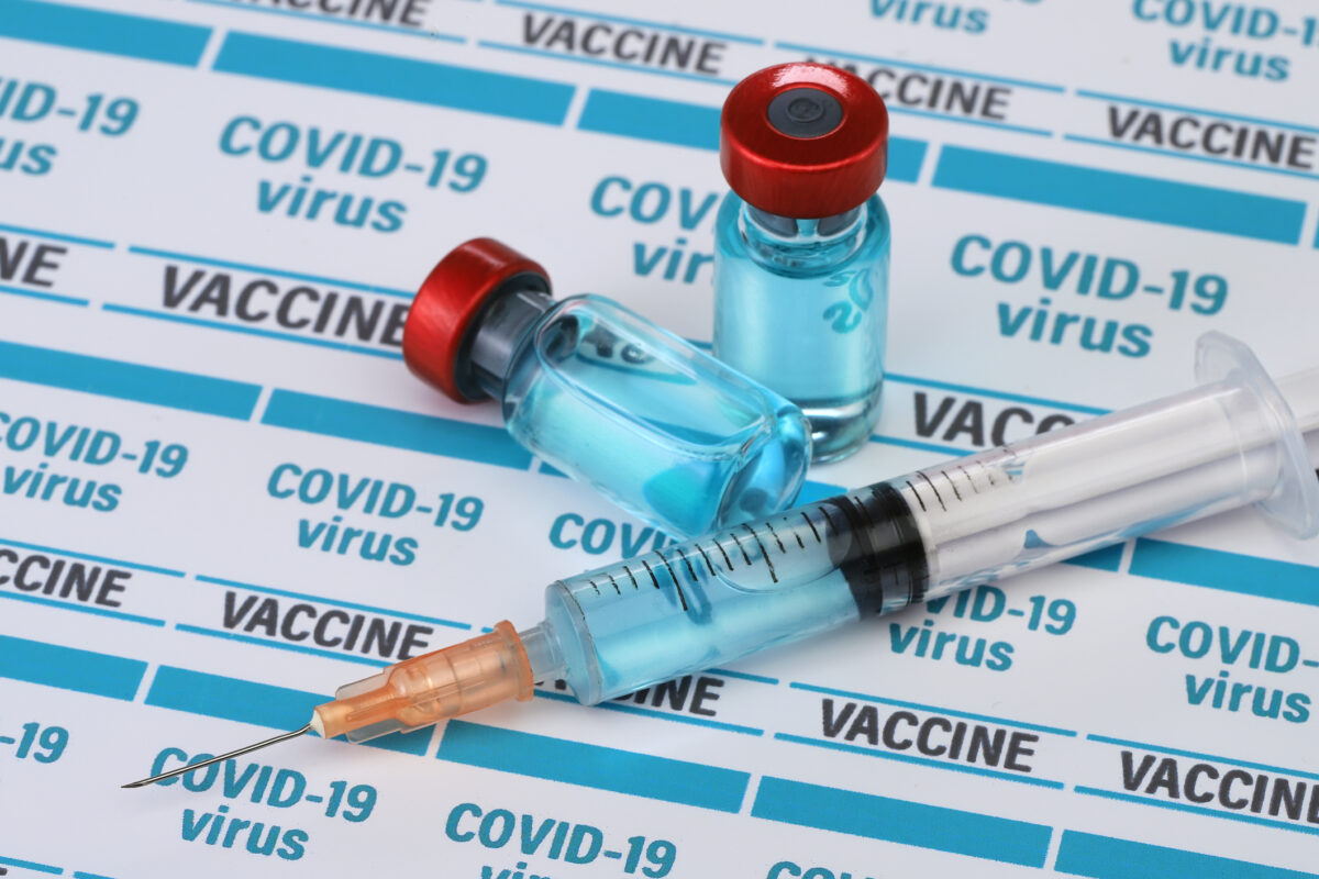 Vaccinurile anti-COVID-19 rămân disponibile. Medicii decid administrarea
