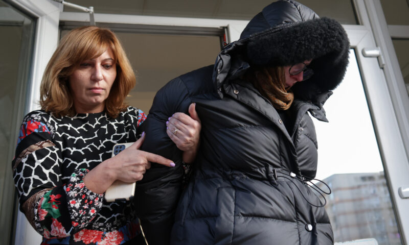 Sora fostului ministru Carmen Dan, acuzată că-și agresa și batjocorea victimele. A fost plasată în arest la domiciliu. Update