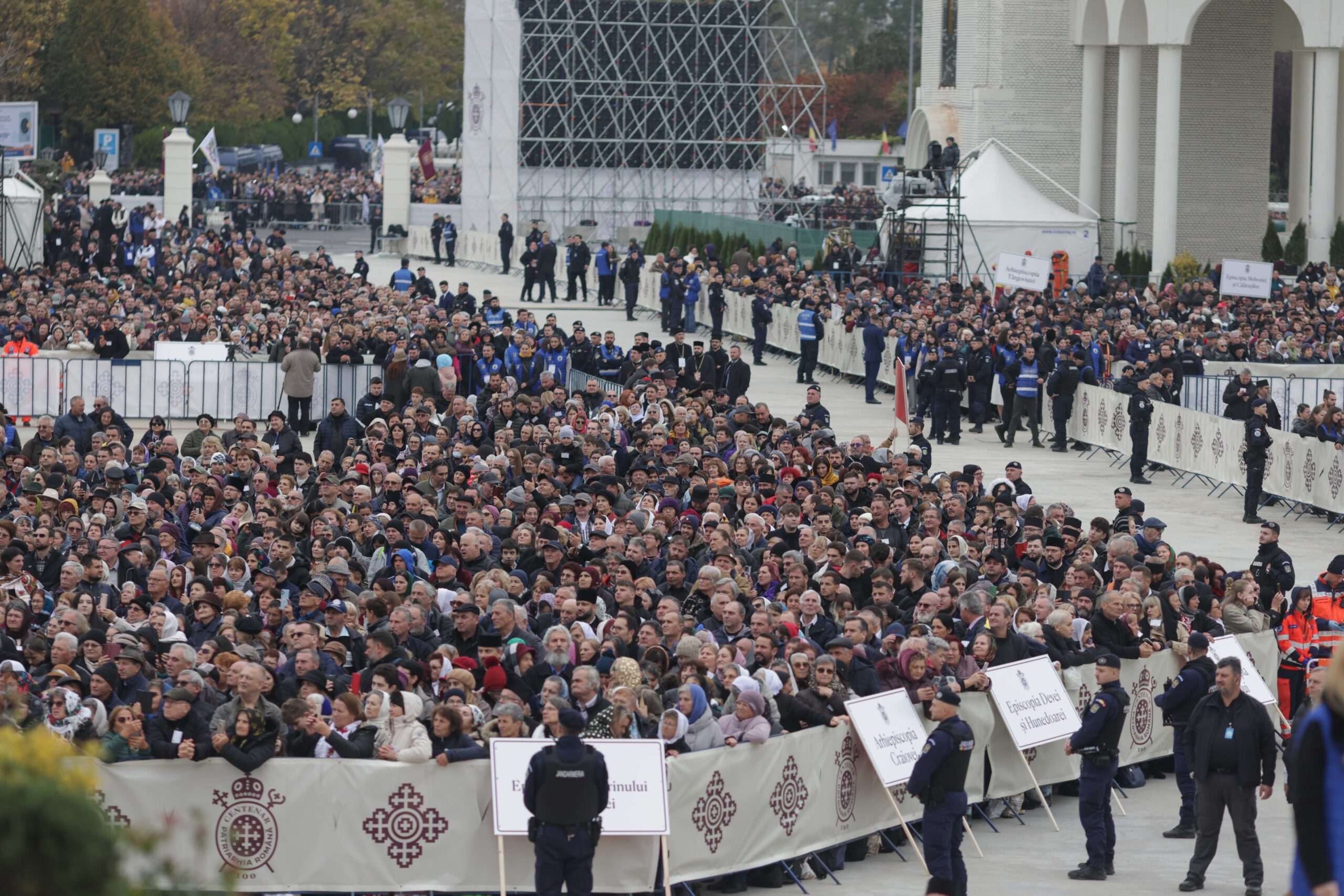 Sfințirea Catedralei Mântuirii Neamului.