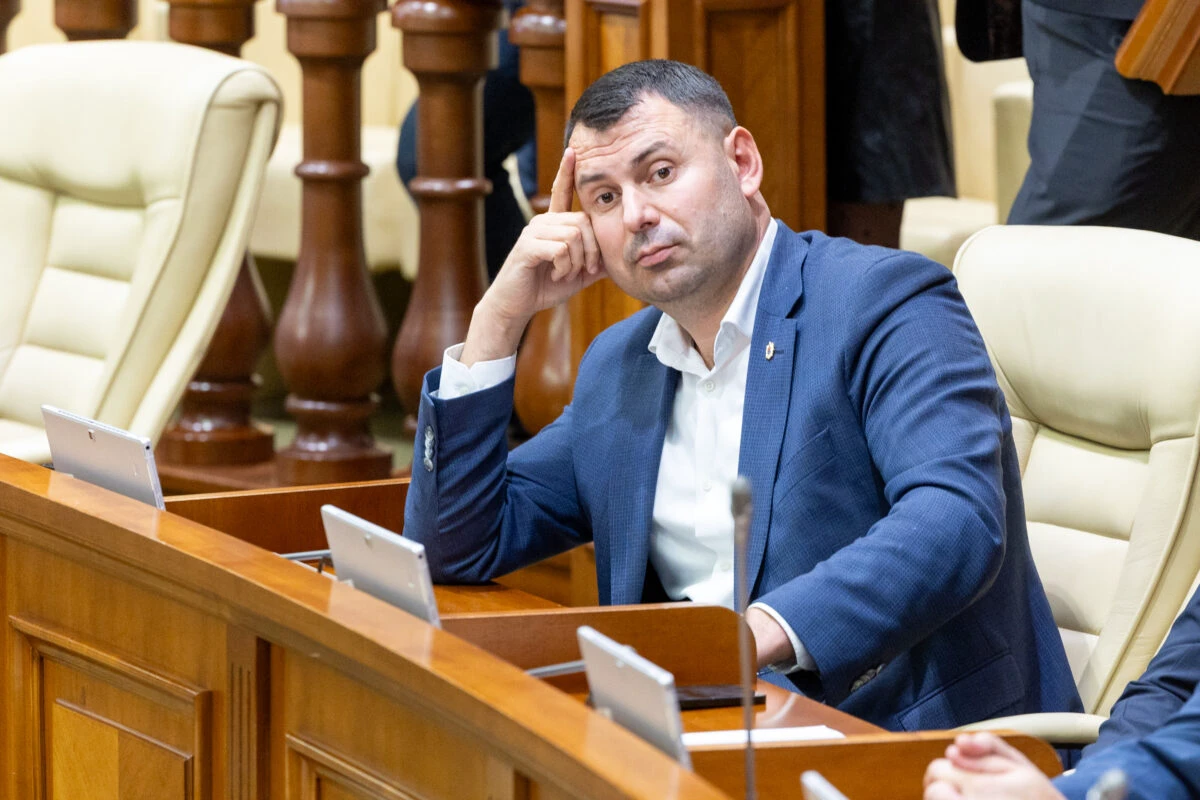 Prietenul lui George Simion de la Chişinău, în căutarea narcomanilor în Parlament. Este gata să fie primul testat
