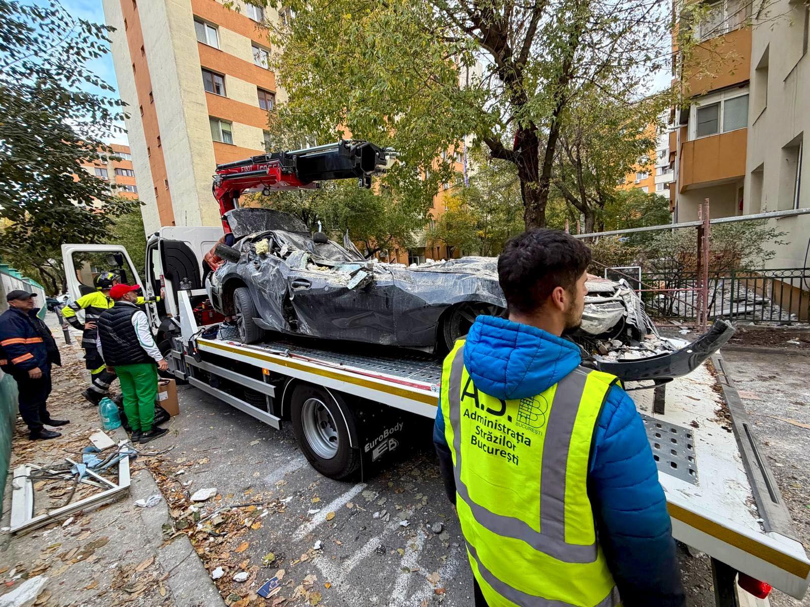 Autoturism după explozia din Rahova