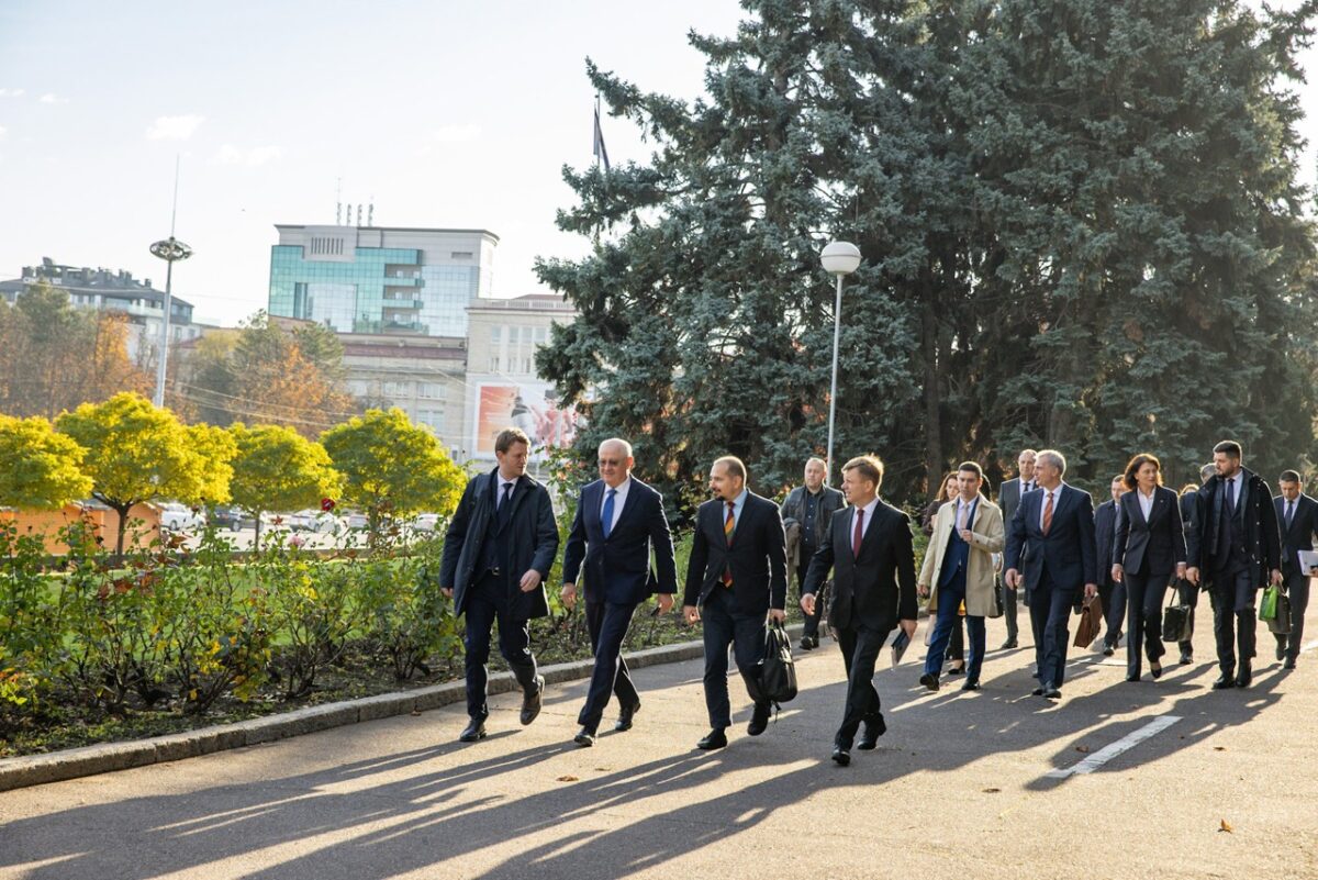 Guvernul Munteanu depune jurământul sâmbătă. Noul Cabinet de miniștri promite creștere economică și integrare europeană