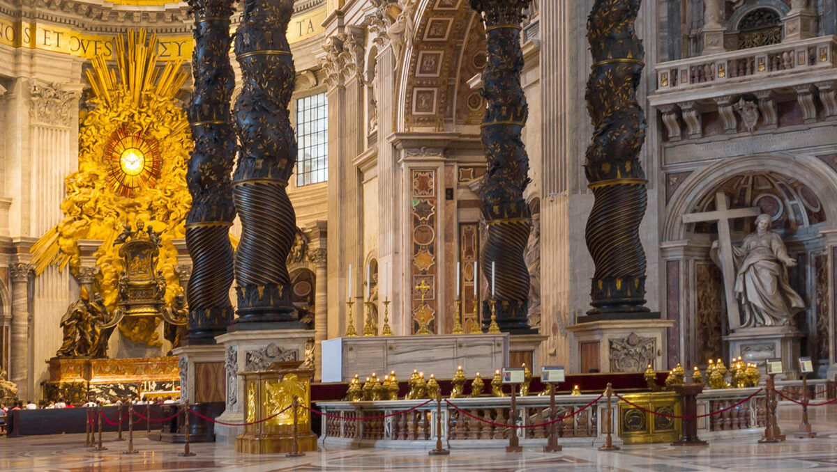 Profanare în inima Vaticanului: un bărbat a urinat pe altarul din Bazilica Sfântul Petru